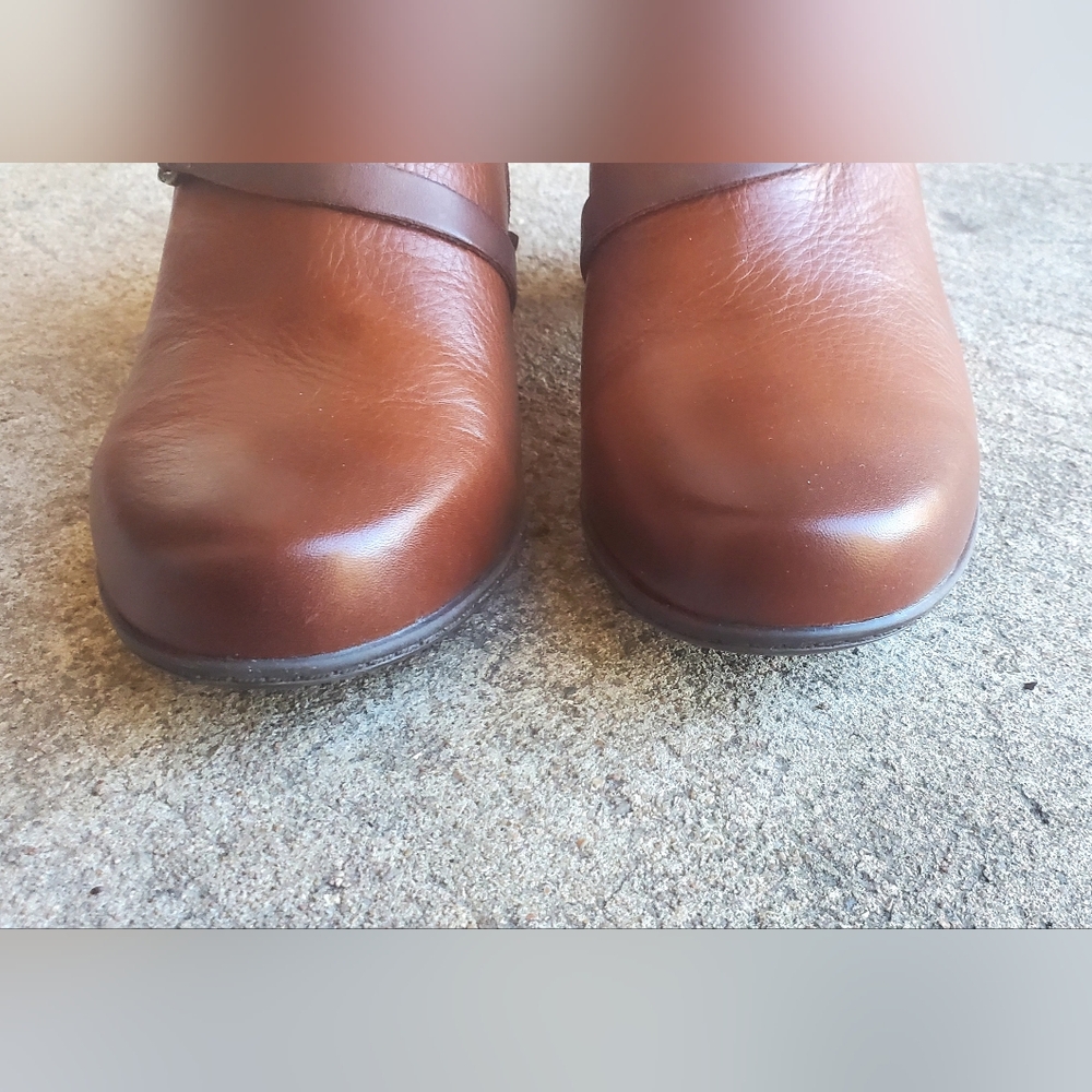 New Size 8 Clark's Leather Heeled Bootie - Picture 5 of 15